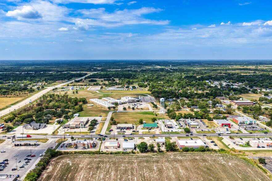 More Photos Of 8883-8885 State Highway 34 S, Quinlan Office For Lease