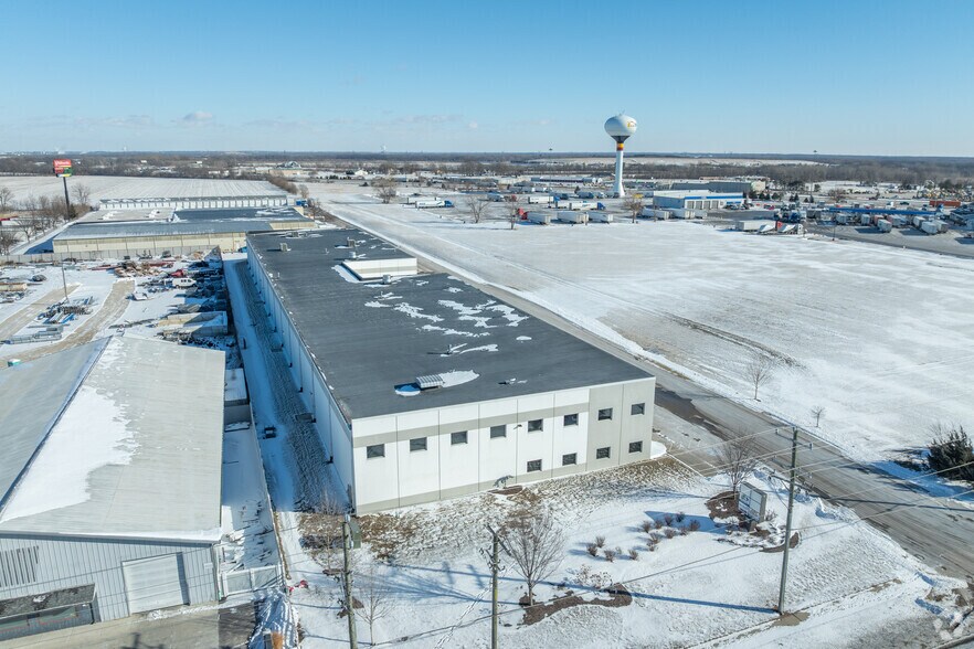 More Photos Of 3707 N Division St, Morris Warehouse For Lease