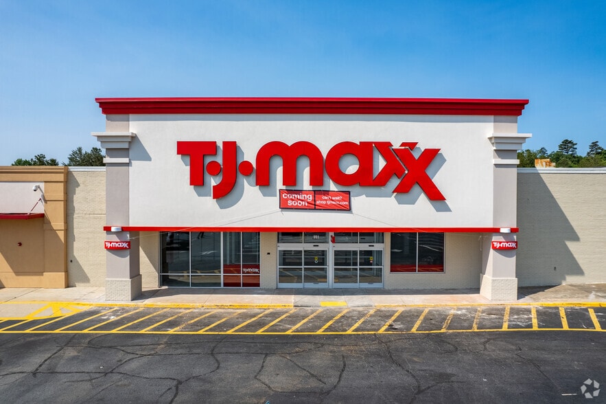 More Photos Of 201-365 Habersham Village Cir, Cornelia General Retail For Sale