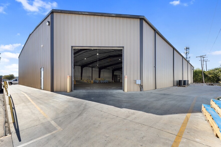 More Photos Of 1201 S Commercial Blvd, Arlington Warehouse For Lease