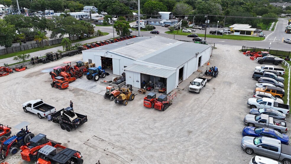 More Photos Of 5504 15th St E, Bradenton Distribution For Lease
