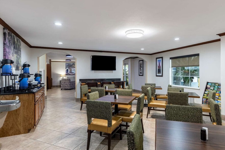 More Photos Of 610 Martin Luther King Jr Blvd, Morgan City Hotel For Sale