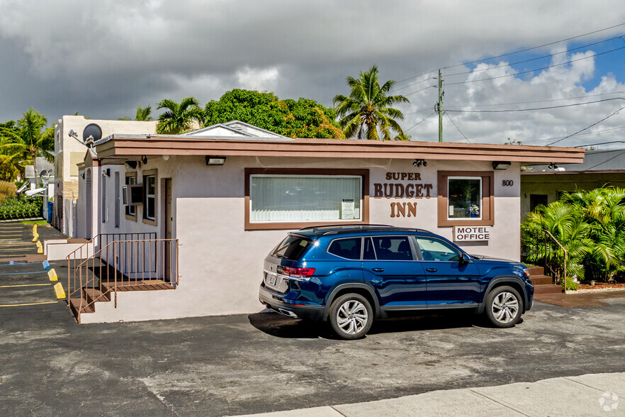 Primary Photo Of 800 N federal Hwy, Hollywood Hotel For Sale