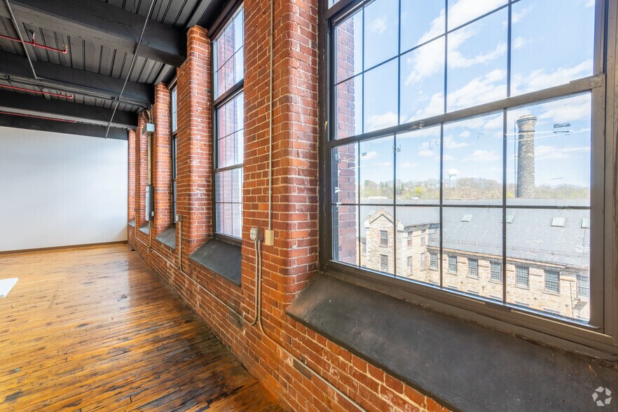 15 Union St, Lawrence, MA 01840 Flex/R&D For Lease