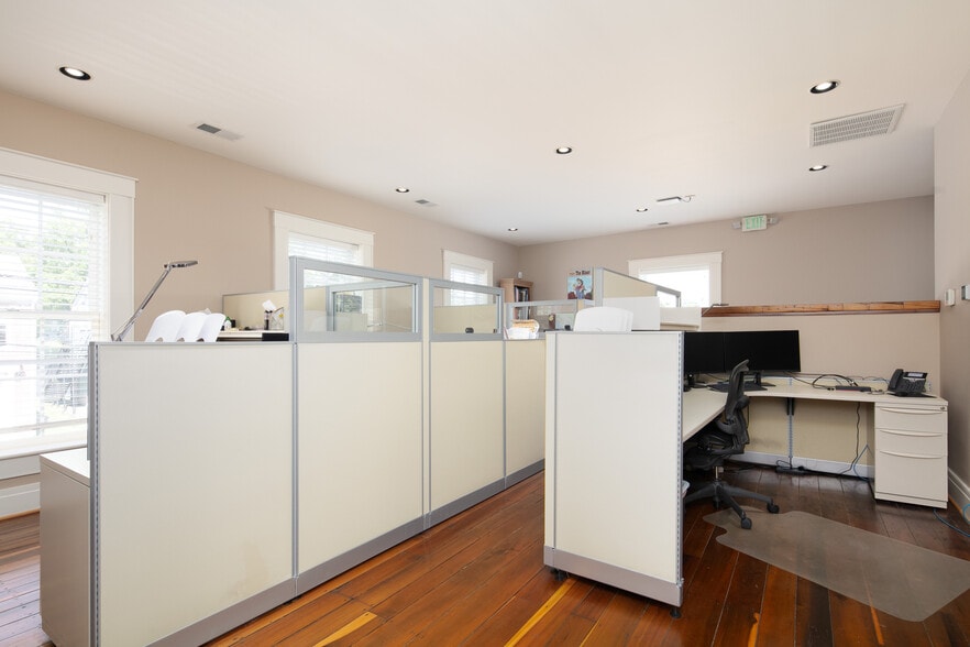 More Photos Of 146 E Third St, Lexington Office For Lease
