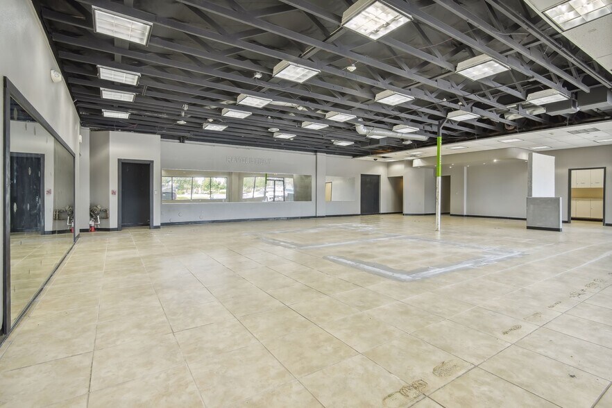 More Photos Of 7444 W Chatfield Ave, Littleton Unknown For Lease