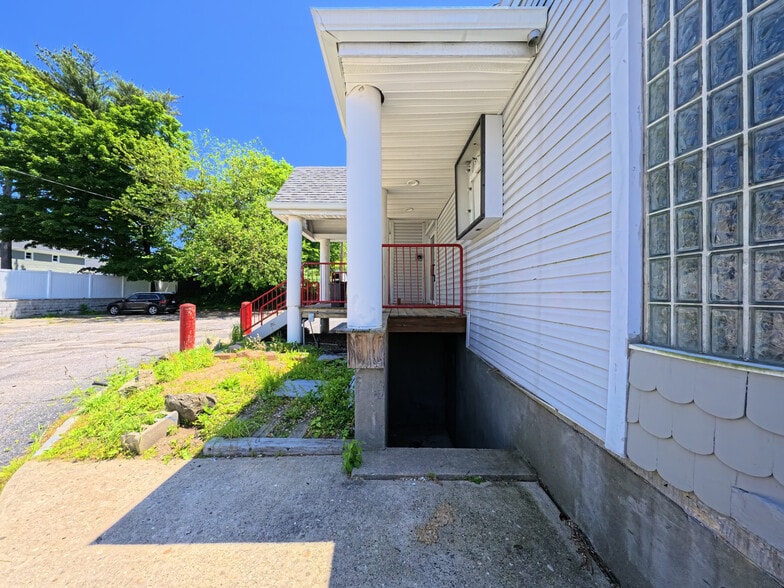 More Photos Of 125 E Jericho Tpke, Huntington Station Freestanding For Lease