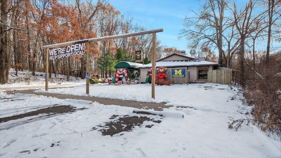 More Photos Of 12227-12229 Seymour Rd, Grass Lake Restaurant For Sale