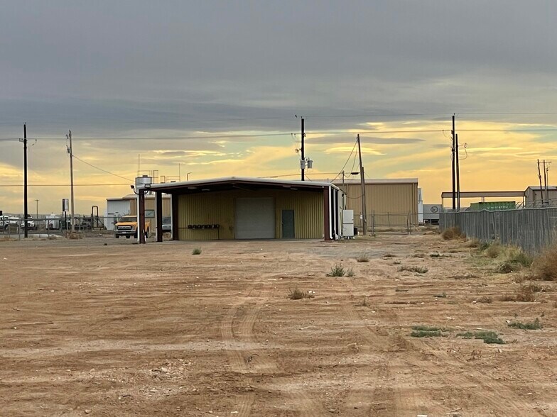 More Photos Of 32 County Road 201, Pecos Industrial For Lease