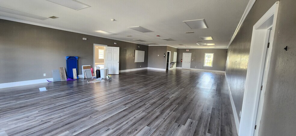 More Photos Of 1221 US 19 S, Leesburg General Retail For Lease