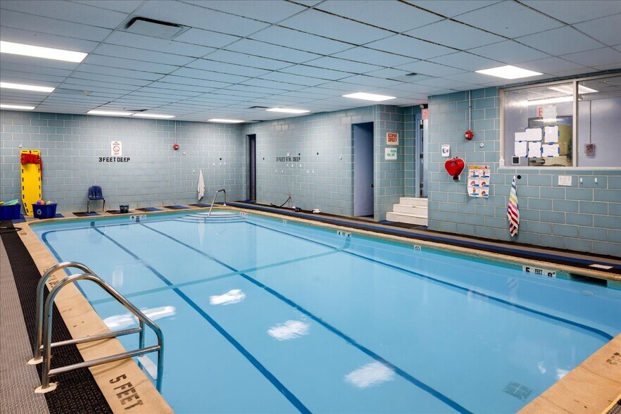 More Photos Of 16711 73rd Ave, Fresh Meadows Religious Facility For Lease