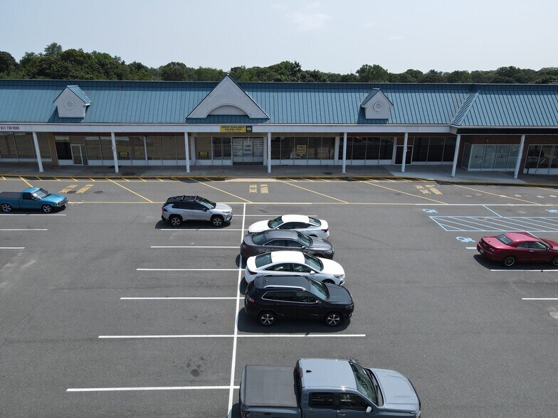 More Photos Of 300-318 Portion Rd, Ronkonkoma Unknown For Lease