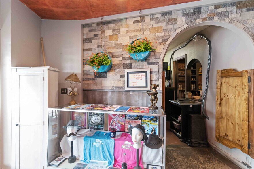 More Photos Of 362 W Dearborn St, Englewood Storefront For Sale