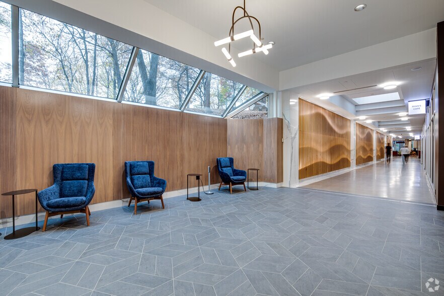 More Photos Of 8400 Normandale Lake Blvd, Bloomington Coworking Space