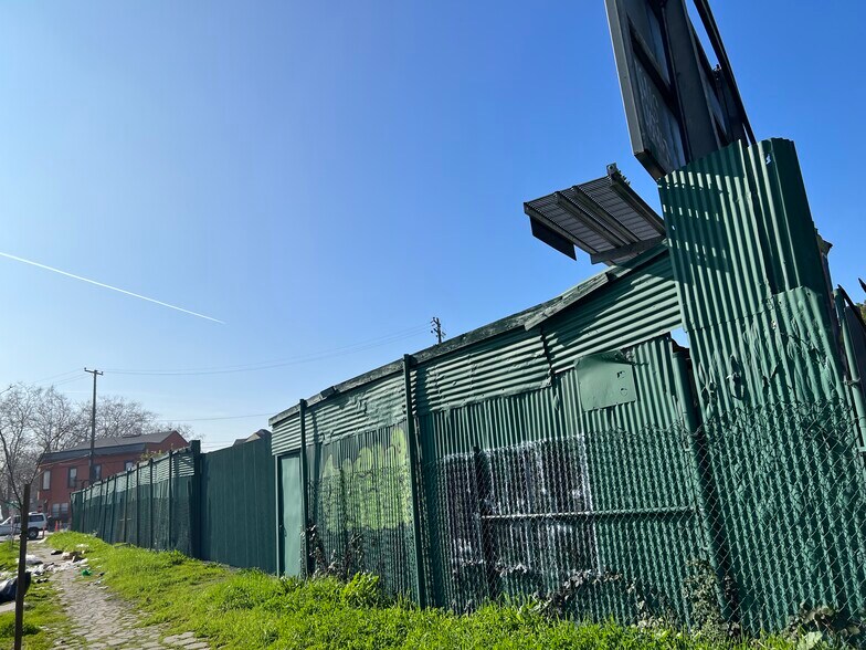 More Photos Of 3529 Peralta, Oakland Land For Lease