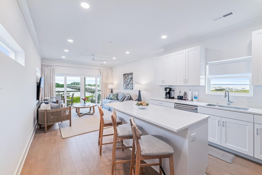More Photos Of 114 Church st, Georgetown Hotel For Sale