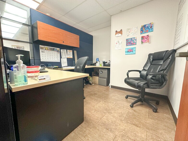 More Photos Of 1128-1152 N Rutledge St, Springfield Office For Sale