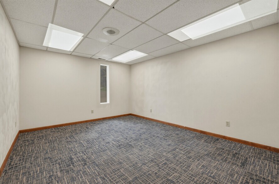 More Photos Of 3122 7th Ave, Charleston Office For Lease