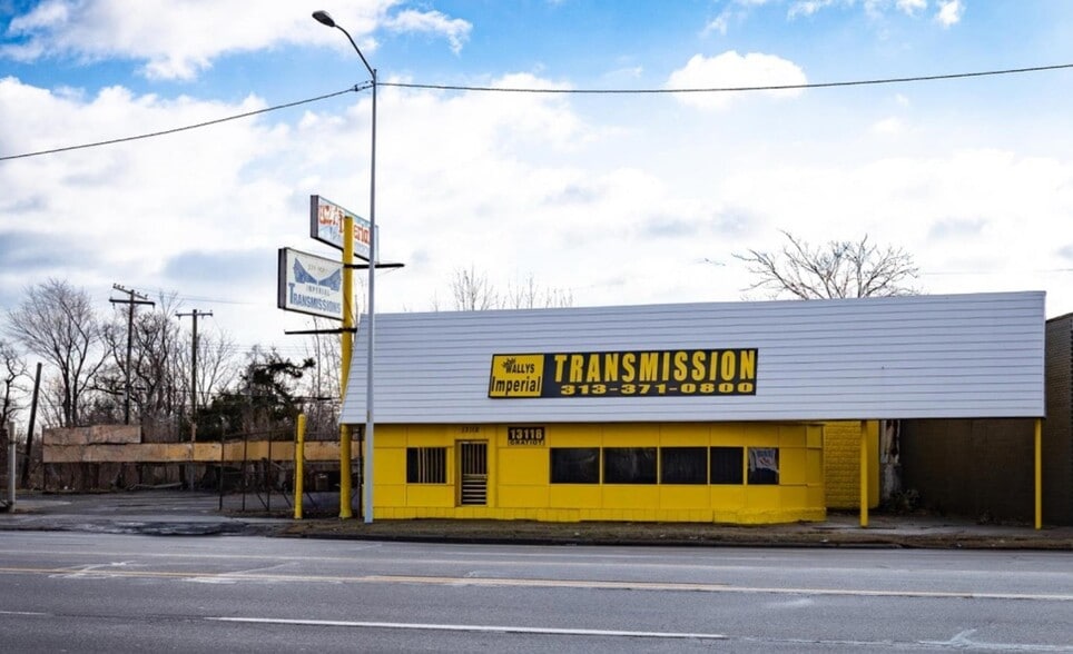 Primary Photo Of 13118 Gratiot Ave, Detroit Auto Repair For Sale