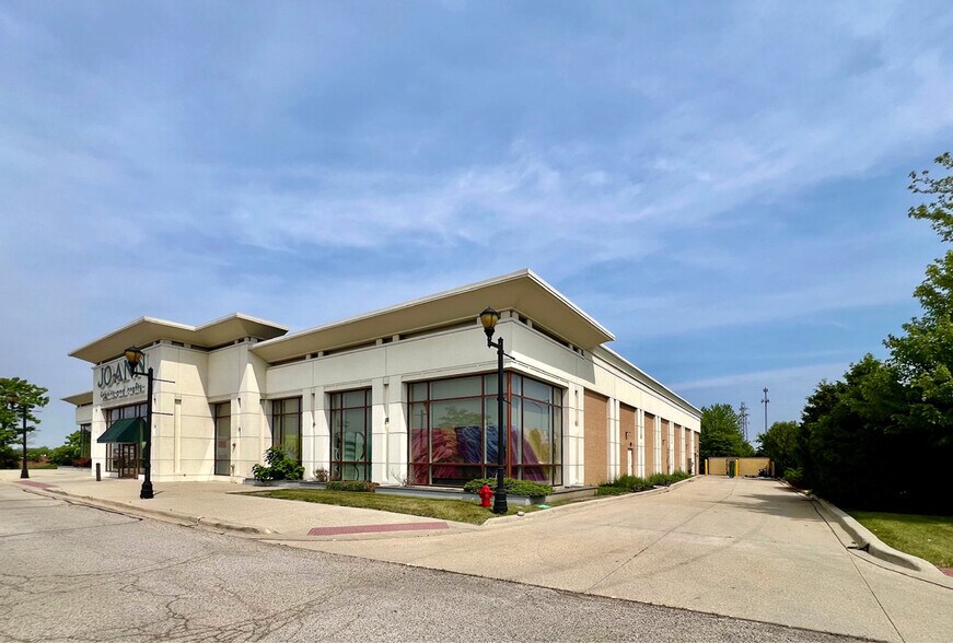 More Photos Of 2391 County Line Rd, Algonquin Freestanding For Lease