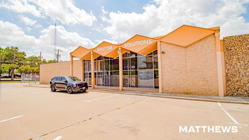 Primary Photo Of 11211 Gemini Ln, Dallas Distribution For Sale