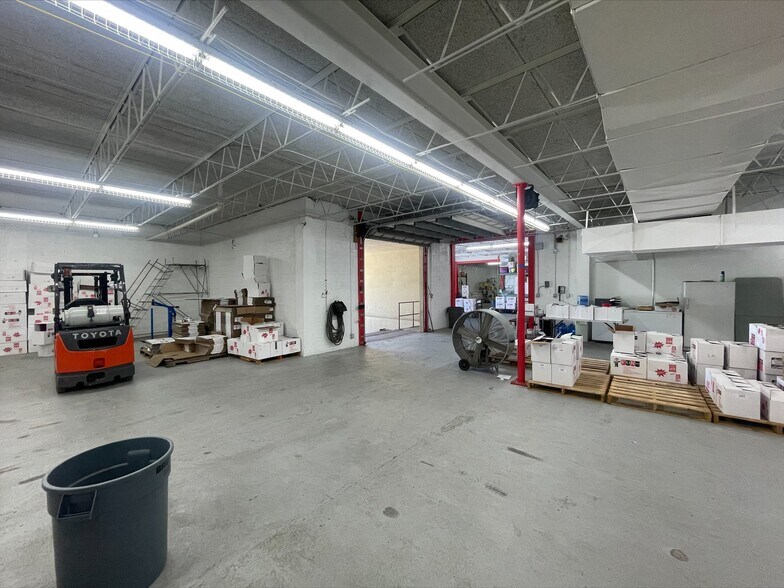 More Photos Of 2881 NE 7th Ave, Pompano Beach Warehouse For Lease