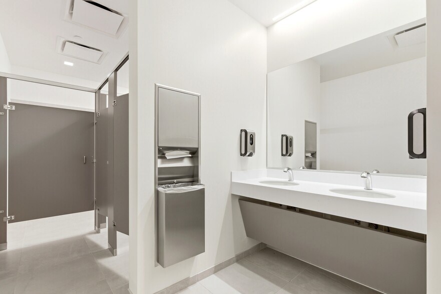 More Photos Of 10402 Valley Forge Dr, Houston Office For Lease