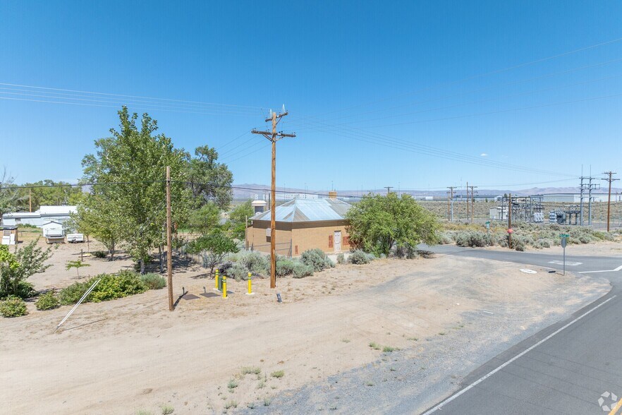 More Photos Of 447-605 Pole Line Rd, Herlong Warehouse For Sale