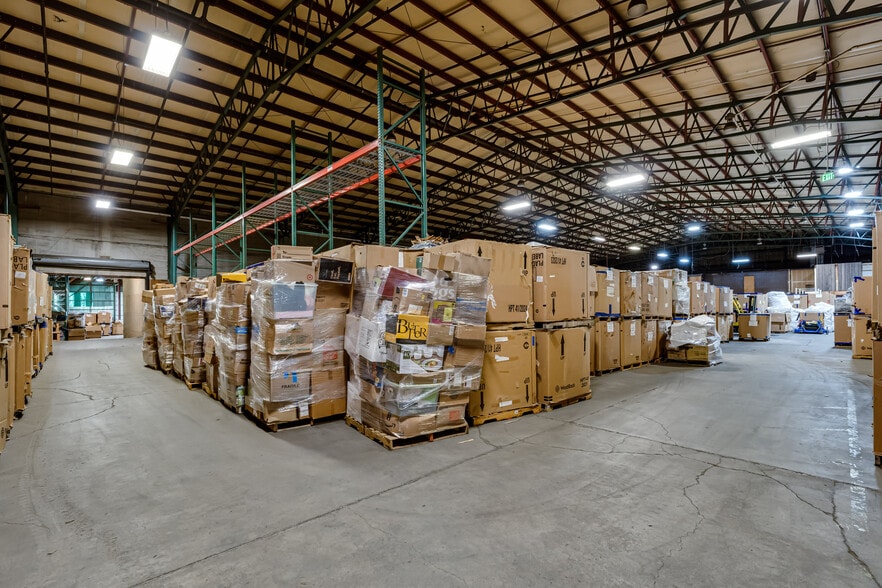 More Photos Of 135-145 N Cleveland St, Eugene Warehouse For Sale