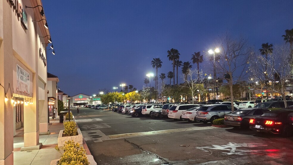 More Photos Of 17901 Pioneer Blvd, Artesia Restaurant For Lease