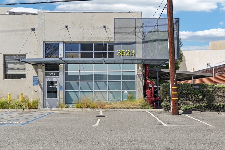 More Photos Of 3523-3525 Eastham Dr, Culver City Office For Lease