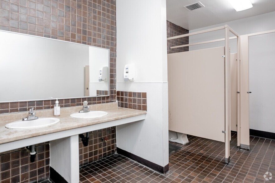 More Photos Of 1126 N Brookhurst St, Anaheim Office For Sale