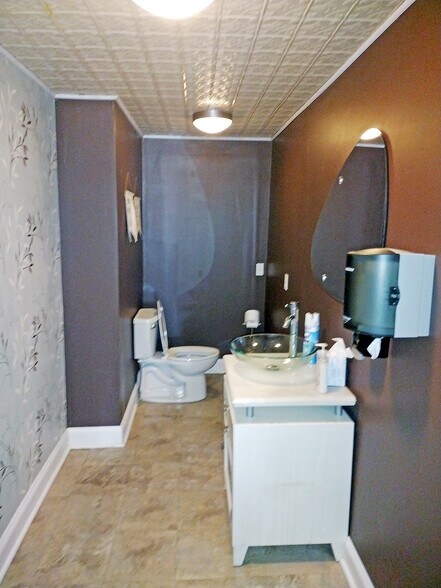More Photos Of 126 E Main St, West Frankfort Restaurant For Sale