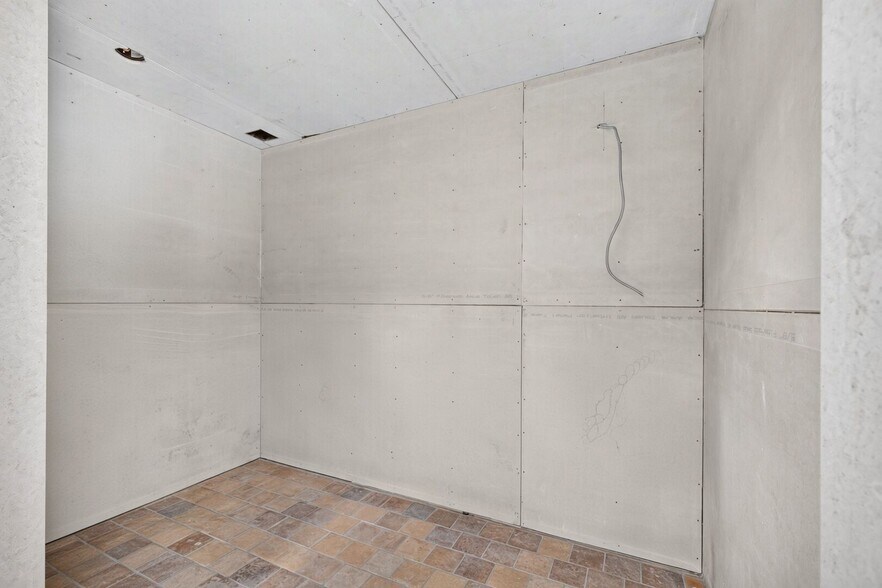 More Photos Of 1334 S Killian Dr, Lake Park Warehouse For Sale