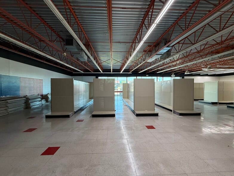 More Photos Of 1749 S Campbell Ave, Springfield General Retail For Lease