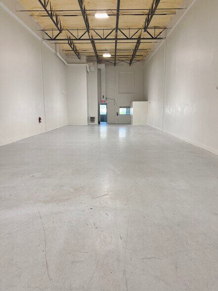 More Photos Of 6457 Hazeltine National Dr, Orlando Warehouse For Sale