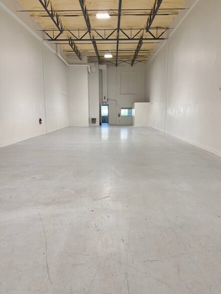 More Photos Of 6457 Hazeltine National Dr, Orlando Warehouse For Sale