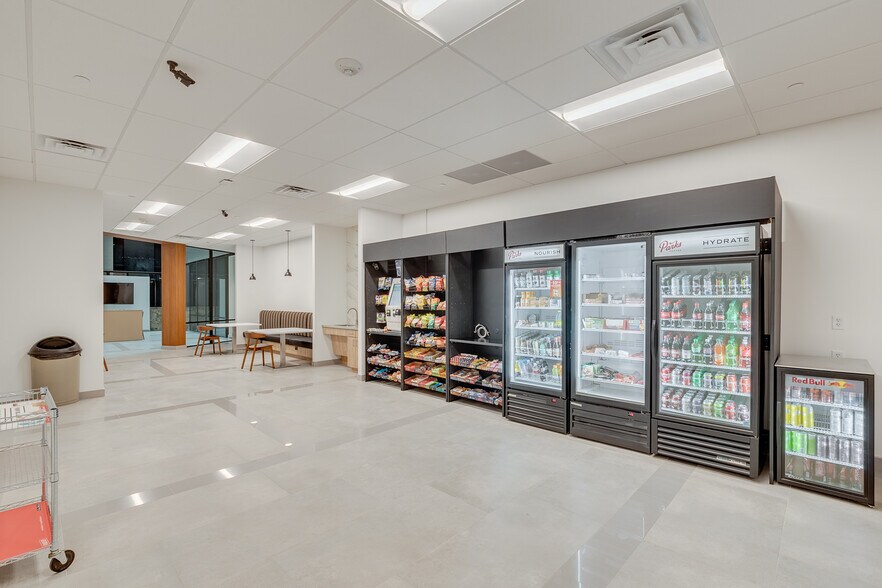 More Photos Of 8131 Lyndon B Johnson Fwy, Dallas Office For Lease