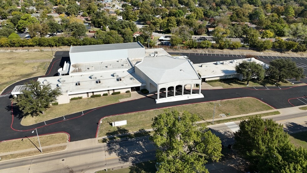 More Photos Of 6801 Meadowbrook Dr, Fort Worth Specialty For Sale