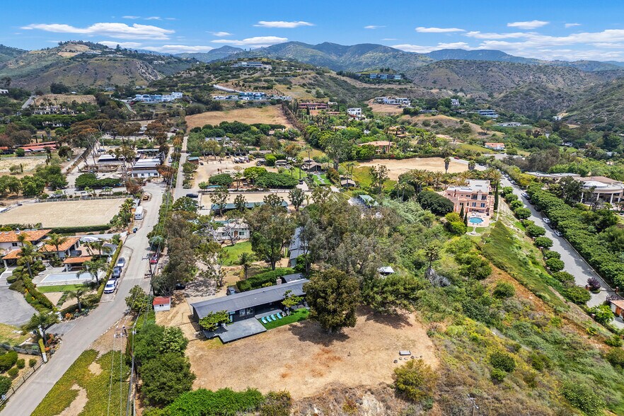 More Photos Of 27353 1/2 Pacific Coast Hwy, Malibu Apartments For Sale
