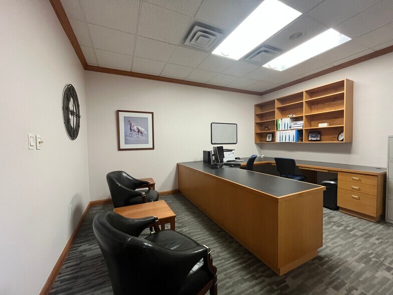 More Photos Of 10858 FM 346 W, Flint Office For Sale