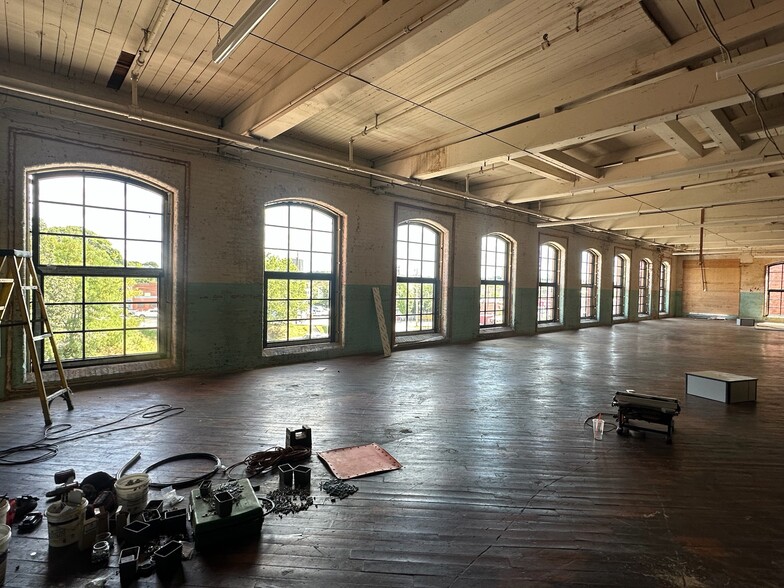 More Photos Of 118-122 Manton Ave, Providence Manufacturing For Lease