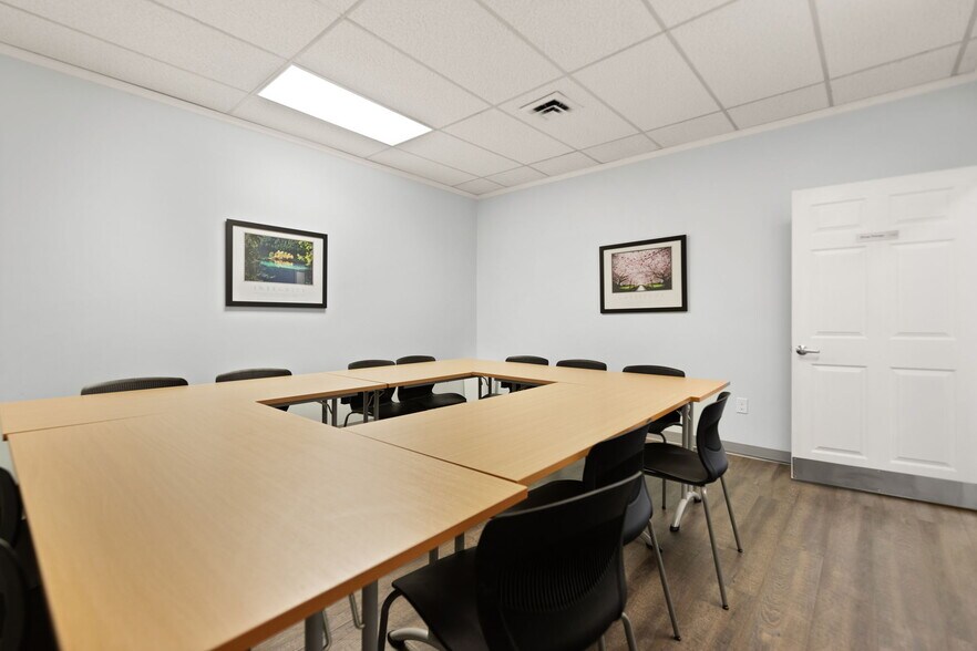 More Photos Of 725 S Main St, London Medical For Sale