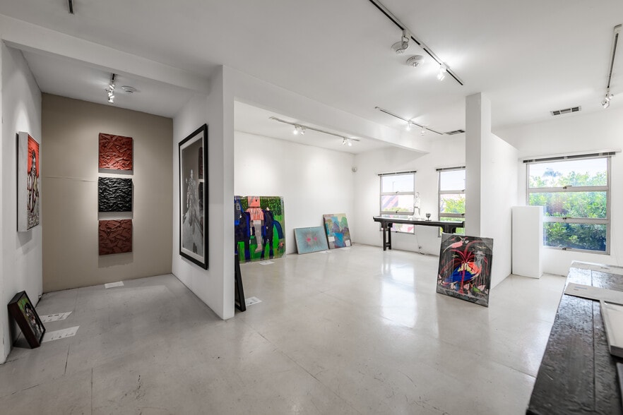 More Photos Of 170 S La Brea Ave, Los Angeles Storefront Retail Office For Lease