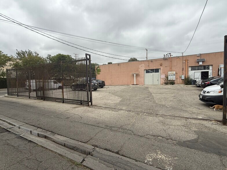 More Photos Of 13227 San Fernando Rd, Rancho Cascades Warehouse For Lease