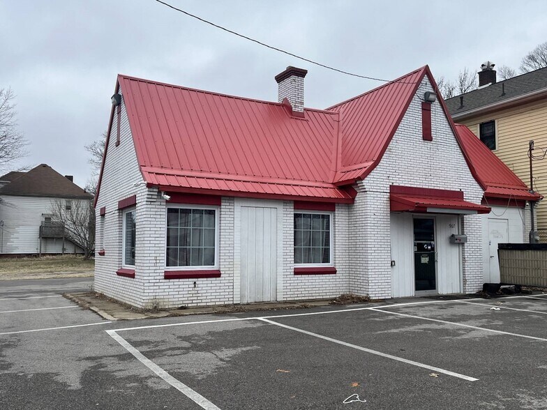Primary Photo Of 966 Washington, Evansville Freestanding For Sale