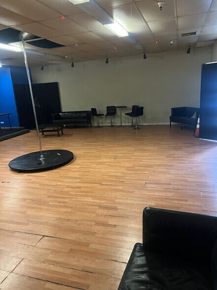 More Photos Of 6821 Foothill Blvd, Oakland Auto Repair For Sale