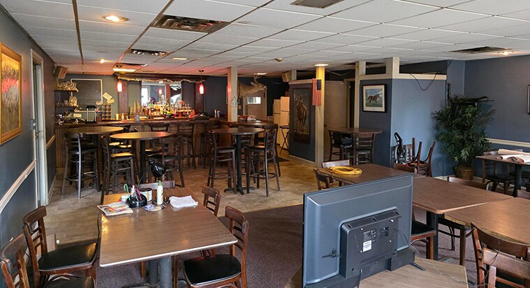 More Photos Of 17321 General Puller Hwy, Deltaville Restaurant For Sale