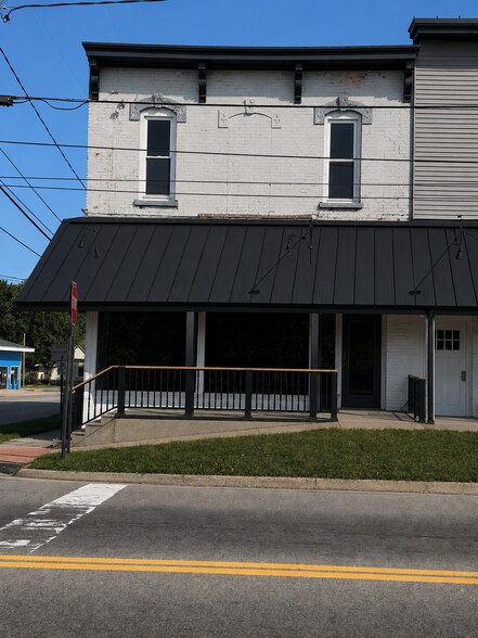 More Photos Of 7 E Muskegon St, Kent City Storefront Retail Residential For Lease
