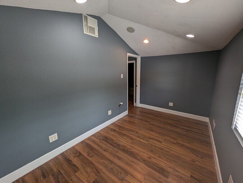 More Photos Of 1901 W Sligh Ave, Tampa Office For Sale